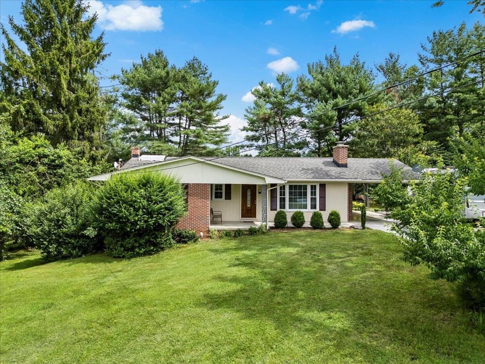 340 Walters Drive, photo 3 of 40
