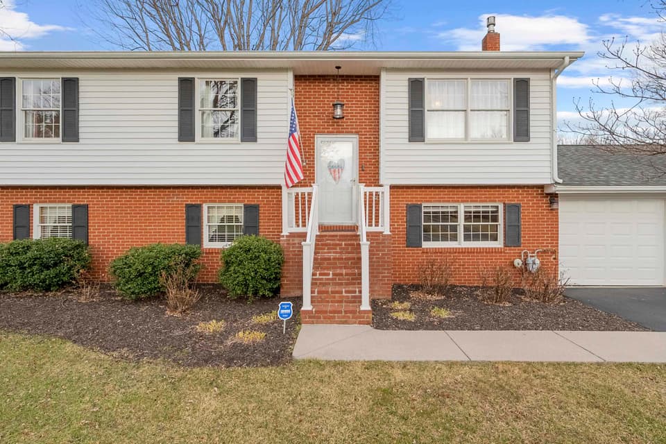765 Atkinson Road, photo 4 of 40