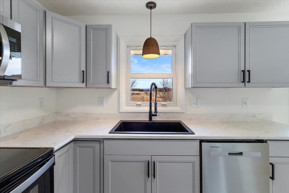 326 Rolling Hills Drive, photo 19 of 40