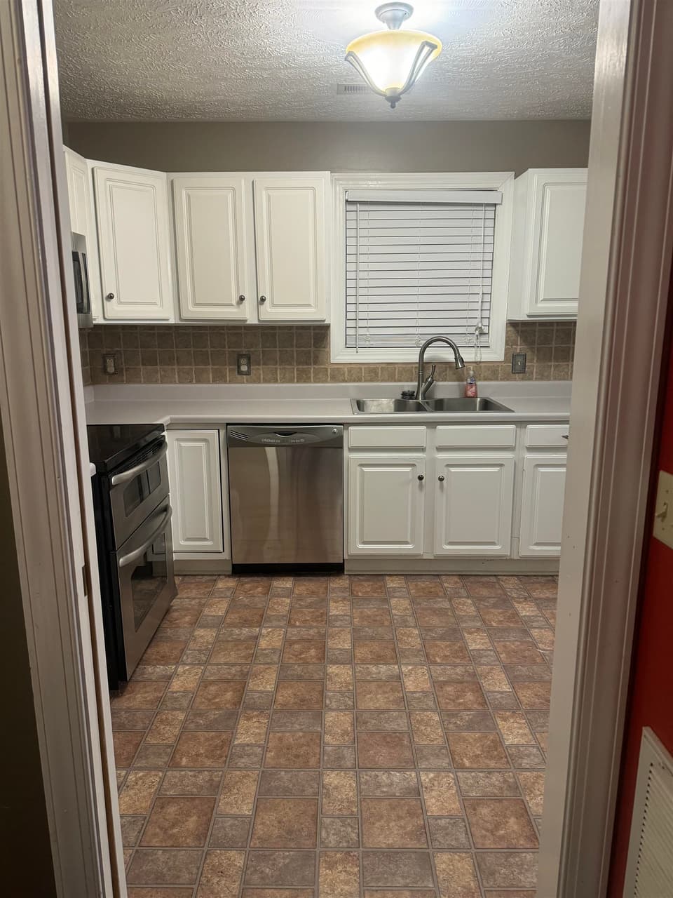 425 Silver Leaf Drive, photo 14 of 29