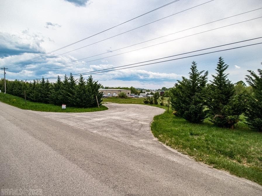 350 Industrial Drive, photo 16 of 16