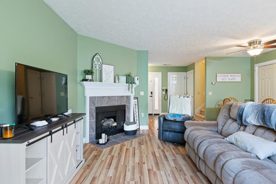 145 Gold Leaf Drive, photo 4 of 27