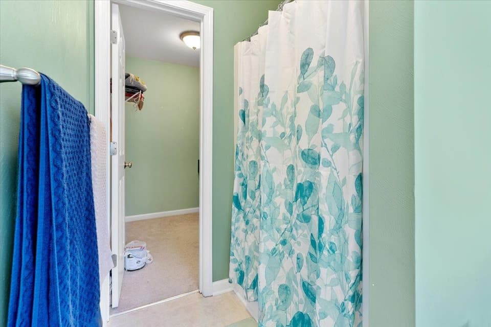 921 Crosscreek Drive, photo 32 of 40