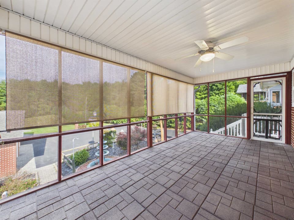 240 Walnut Drive, photo 11 of 40