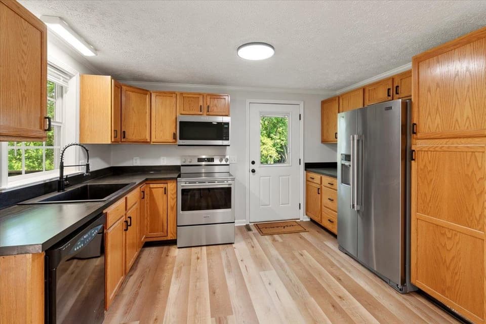 1931 Dominion Drive, photo 14 of 40