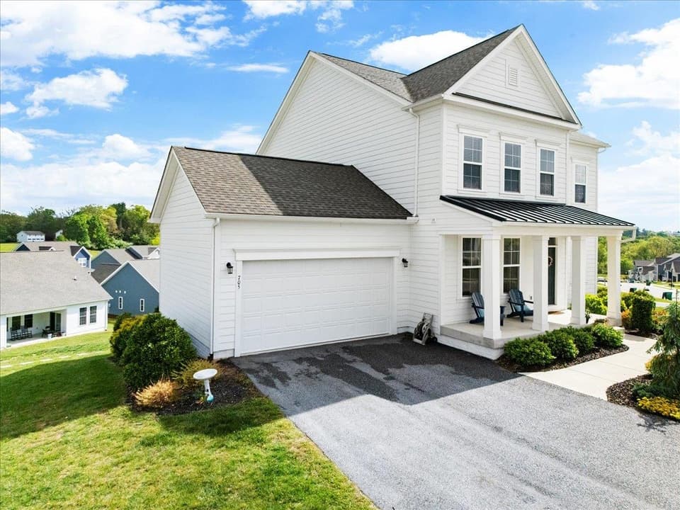 705 Jefferson Circle, photo 11 of 40
