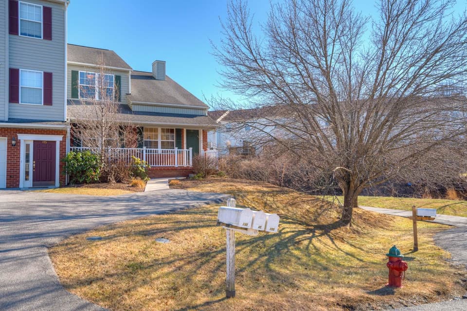 185 Blue Leaf Drive, photo 5 of 40