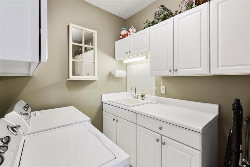 2280 Lake Vista Drive, photo 9 of 40