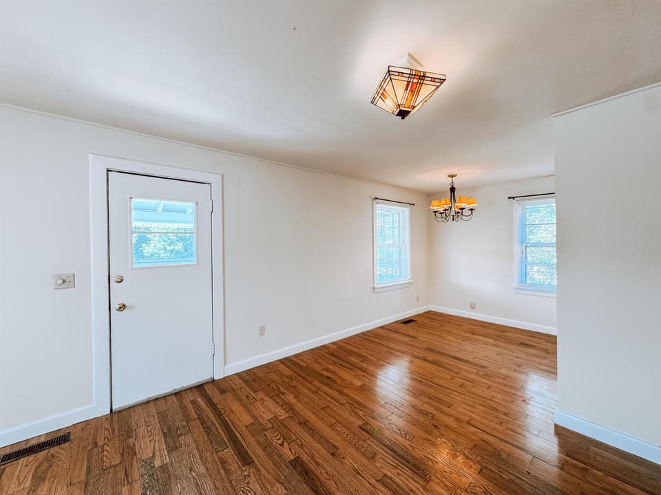 660 NE Liberty Street, photo 4 of 25