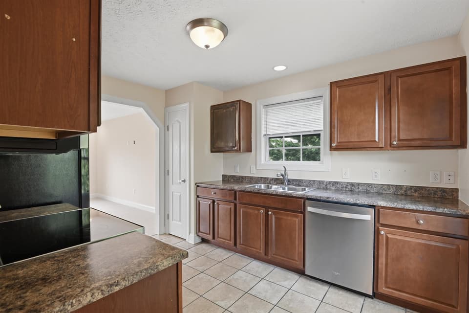 1410 Sherwood Drive, photo 17 of 40