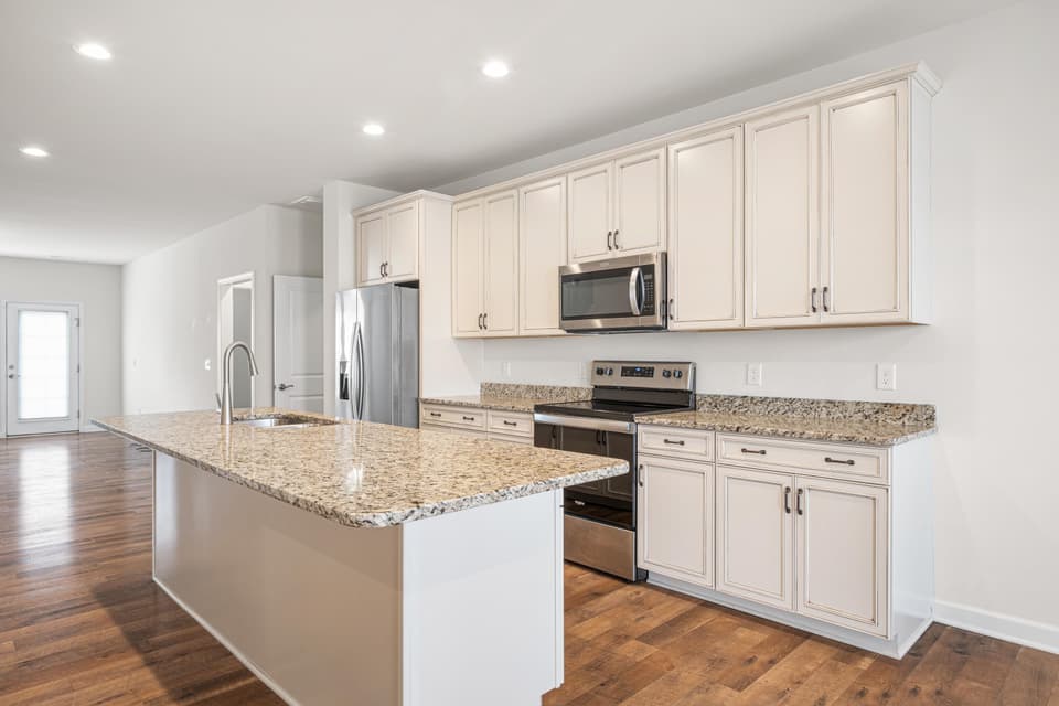 215 Hamilton Avenue NW, photo 3 of 40