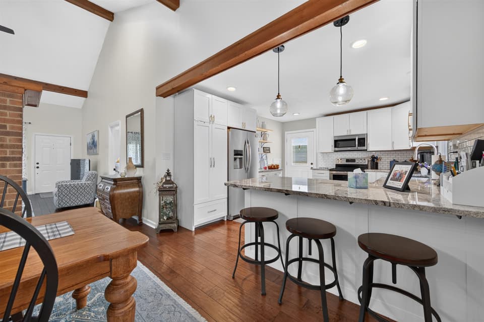 2405 Glade Drive SE, photo 18 of 40