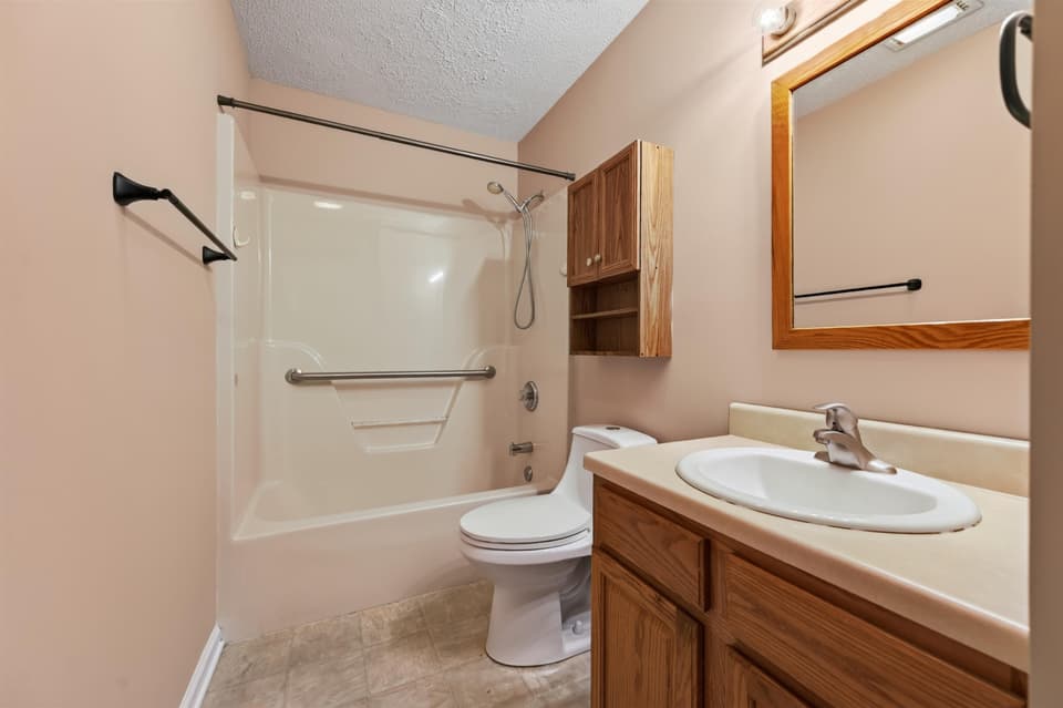 220 Darci Drive SE, photo 27 of 40