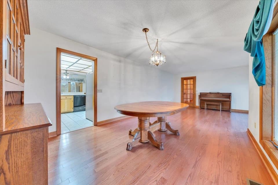 290 Patricia Lane SE, photo 13 of 40