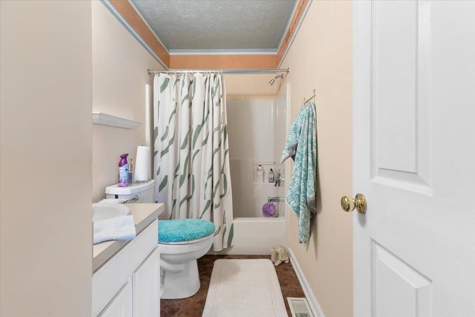 650 Warren Court, photo 31 of 40