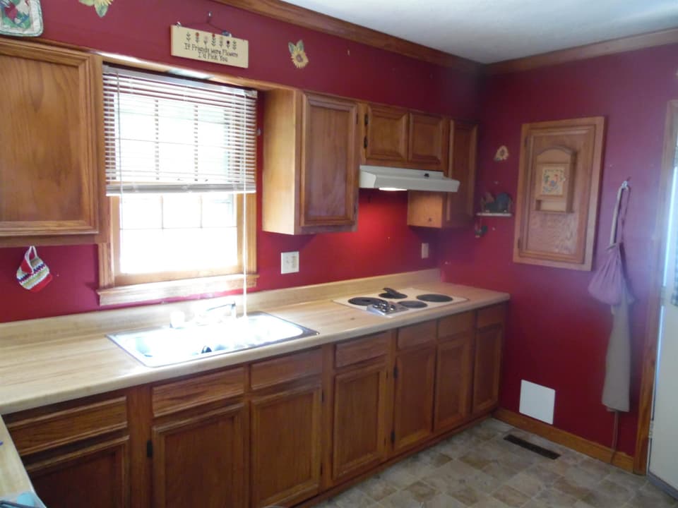 2435 Glade Drive, photo 4 of 7