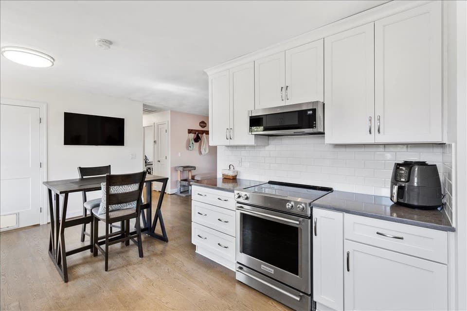 180 Henley Drive, photo 26 of 40