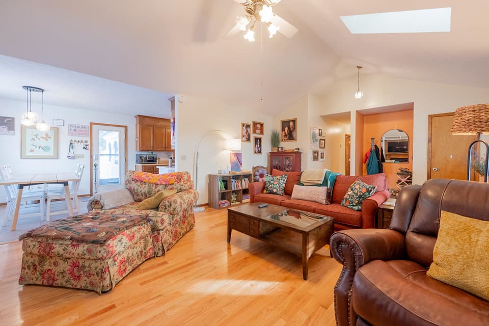 225 Pelham Lane, photo 13 of 40