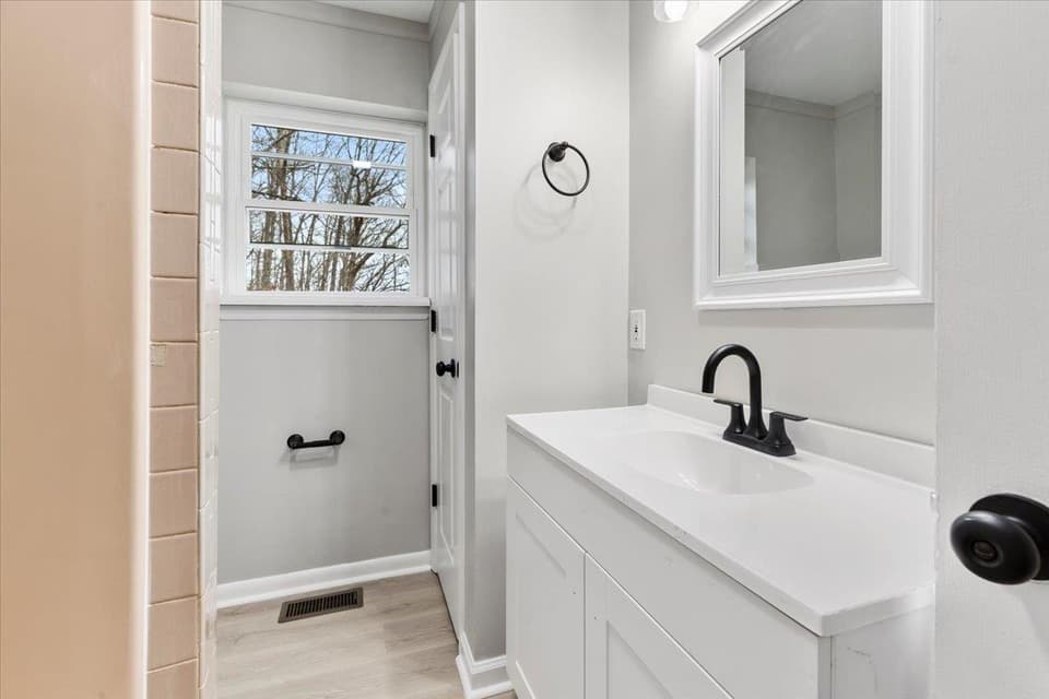 435 Teel Street, photo 14 of 40