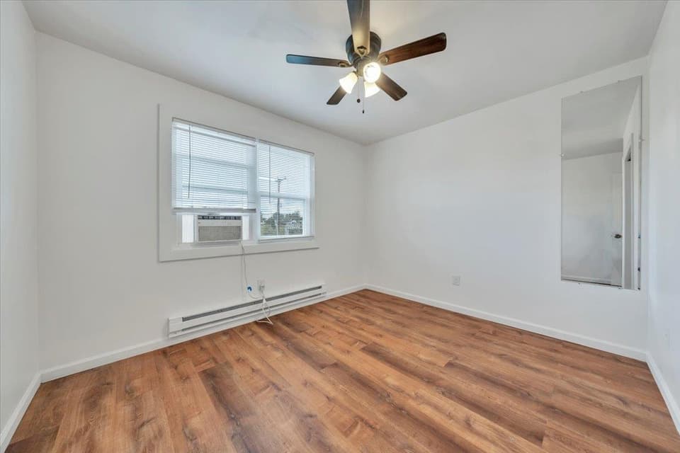 935 NE Depot Street NE, photo 13 of 26