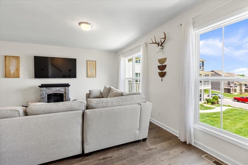 465 John Adams Drive, photo 25 of 40
