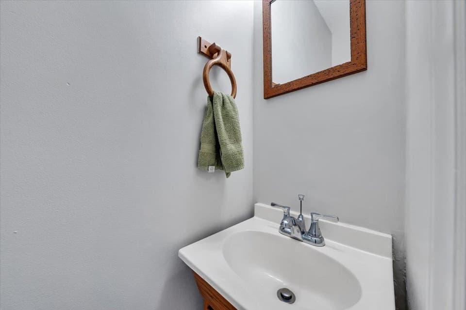 2615 Glade Drive SE, photo 16 of 35