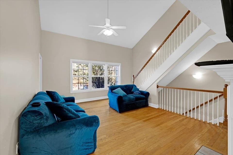940 Oaktree Boulevard, photo 3 of 30