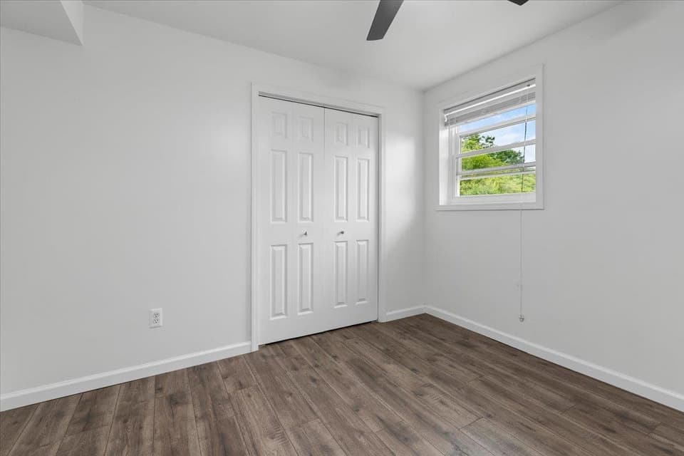 120 SE Howery Street, photo 32 of 40