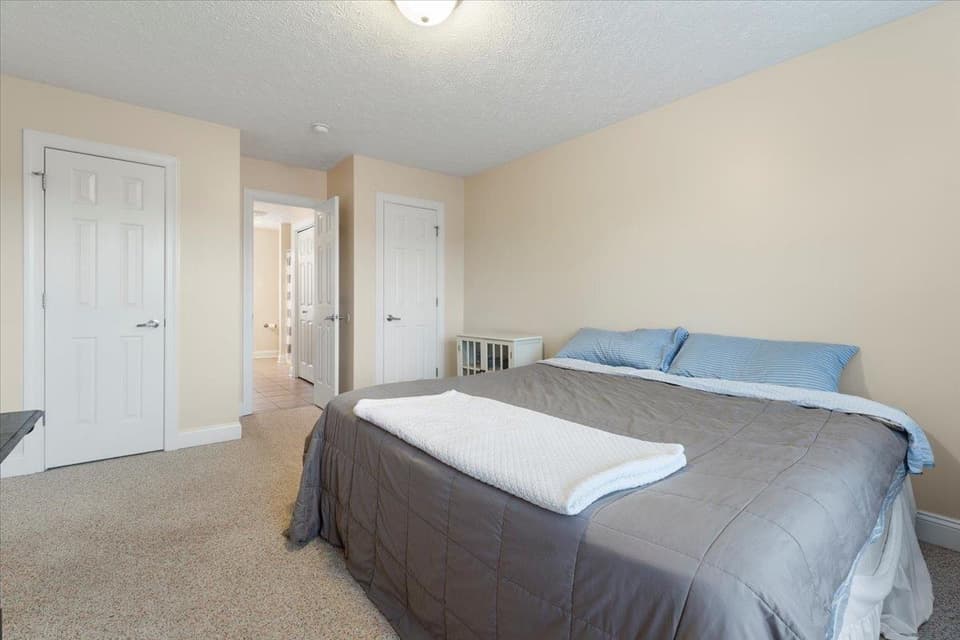 450 Tall Oak Boulevard, photo 21 of 40