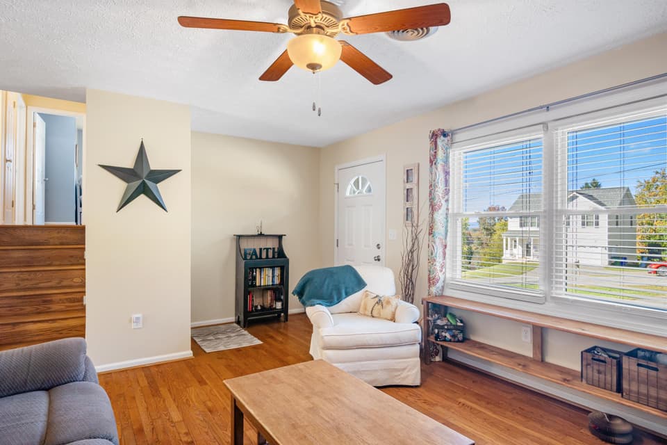 505 Willow Drive, photo 10 of 40