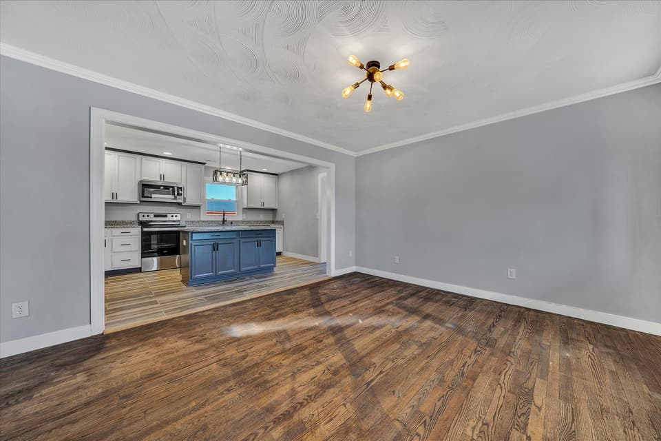 4090 Roanoke St, photo 9 of 36