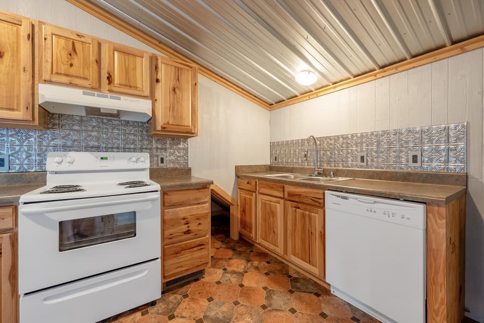 4005 Stanley Road, photo 32 of 40