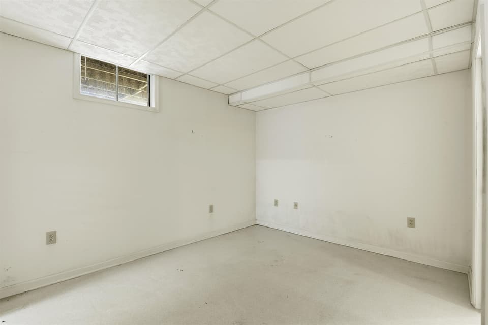 604 E Main Street, photo 29 of 40
