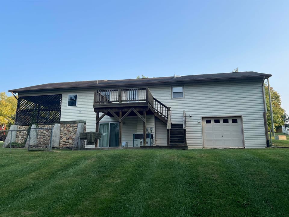 230 Pelham Lane, photo 2 of 4