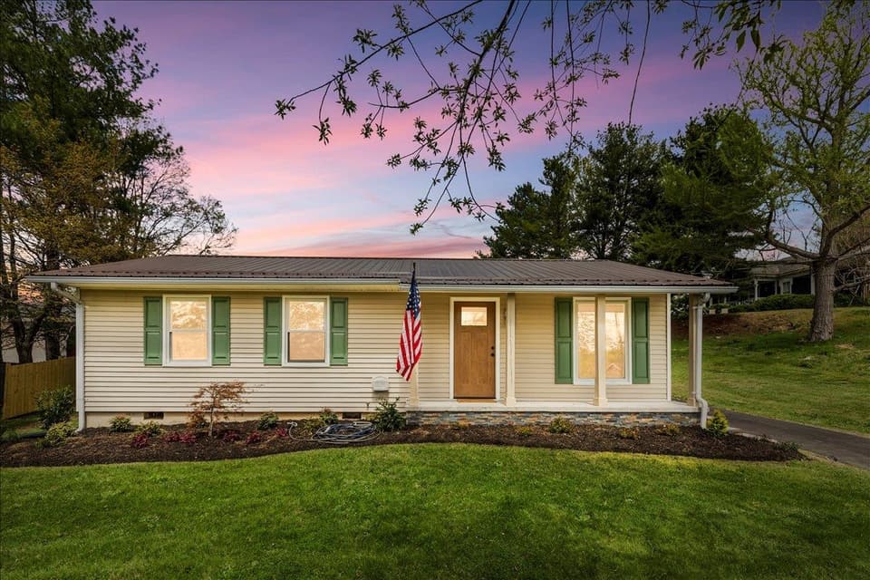 490 Sunnyside Lane NE, Christiansburg, VA