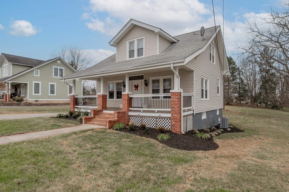 208 Alleghany Street, photo 3 of 40