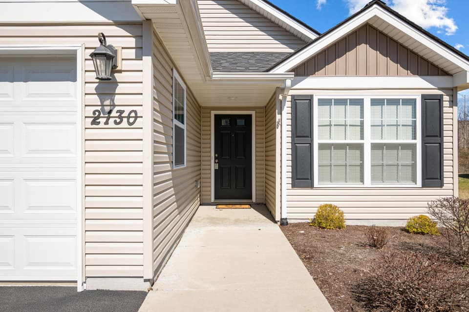 2130 Glade Drive SE, photo 5 of 38