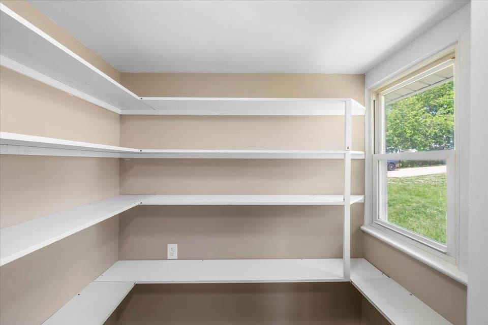 665 Liberty Street, photo 14 of 29