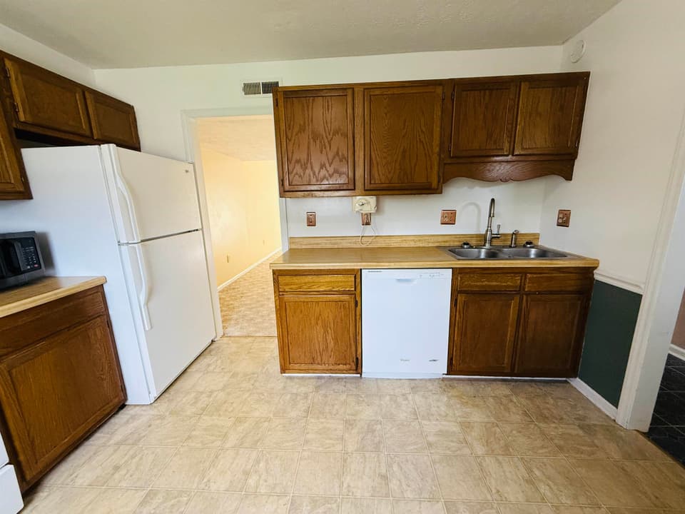 610 Cambria Street NW, photo 5 of 33