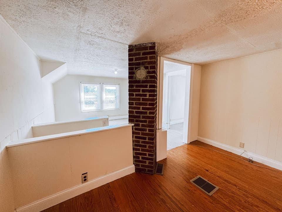 660 NE Liberty Street, photo 12 of 25