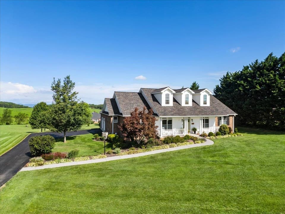 2120 Knoll Crest Drive, photo 3 of 40