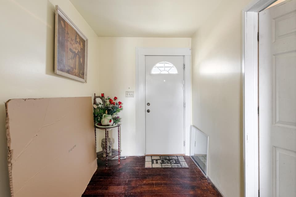 675 Harless Street, photo 4 of 30