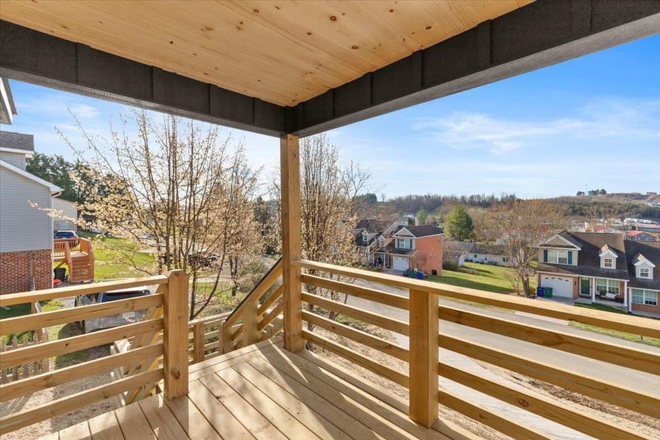 1045 Beaver Drive, photo 6 of 40