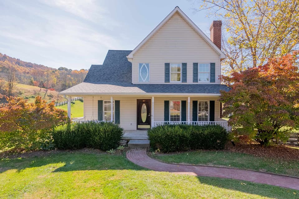 497 Canterbury Street SW, photo 2 of 40