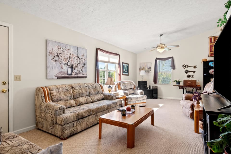 700 Warren Court, photo 9 of 40