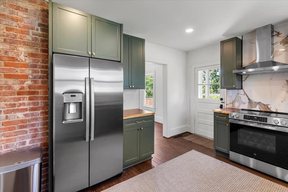 612 E Main Street, photo 14 of 40