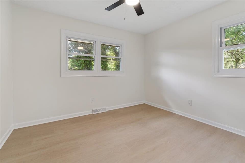 235 Lucas Street NE, photo 16 of 20