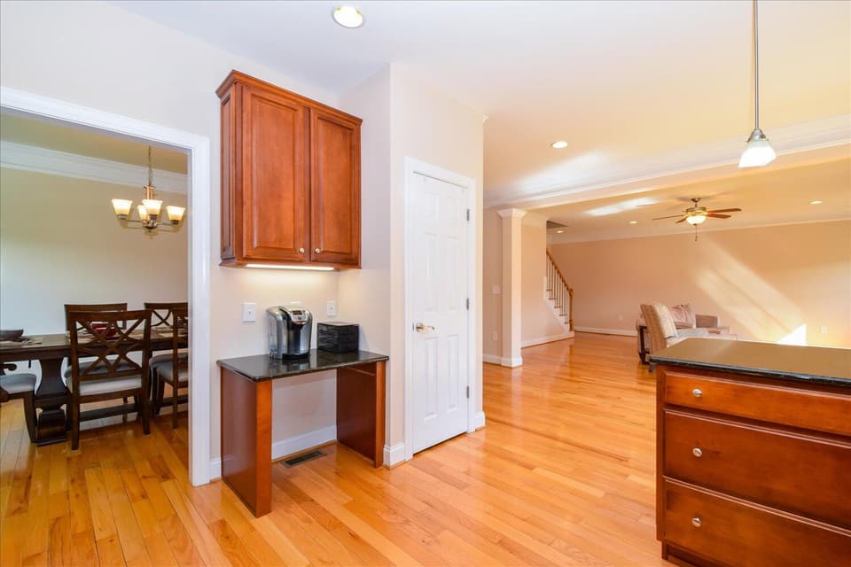 300 Roudabush Dr NW, photo 7 of 38