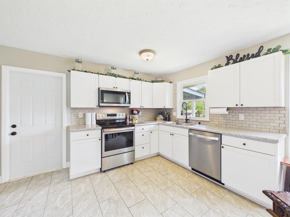 85 Wades Lane, photo 16 of 40