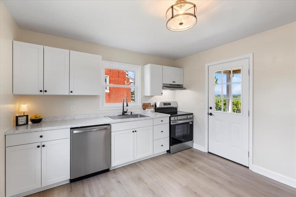 103 Longview Drive SW, photo 11 of 40